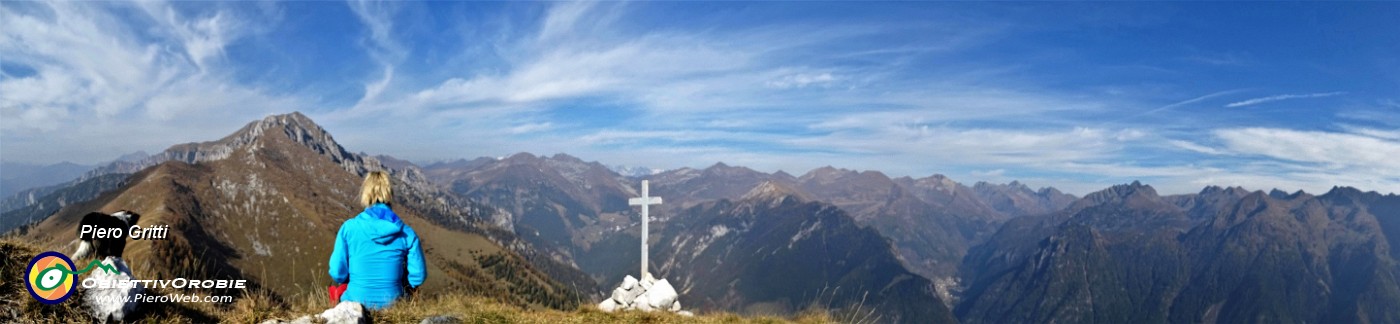 68 Panoramica dalla vetta del Pizzo Badile (2044 m).jpg